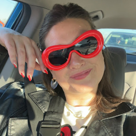 Meet your Posher, Lauren - Picture 1 of 1